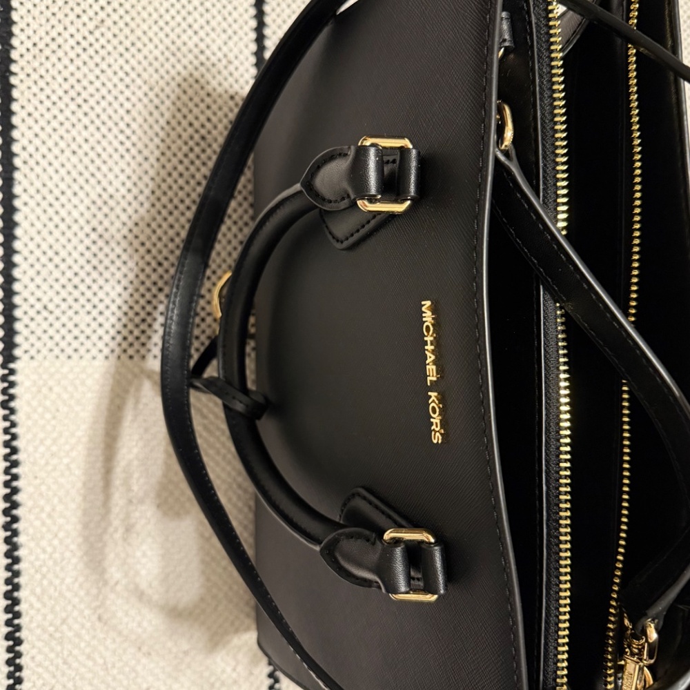 Micheal Kors satchel - Picture 2 of 8